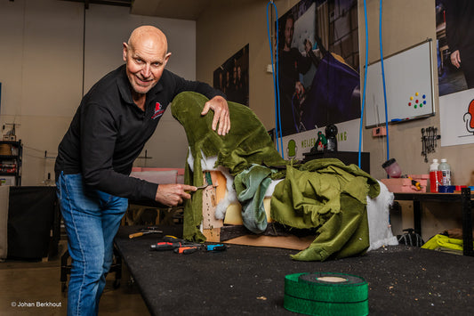Velours of microleder: twee populaire keuzes voor eetkamerstoelen